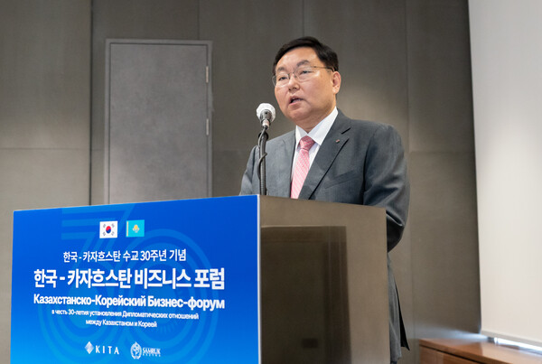 한국무역협회가 15일 개최한 '한-카자흐스탄 비즈니스 포럼'에서 무역협회 김현철 글로벌협력본부장이 개회사를 전하고 있다. /사진=무협