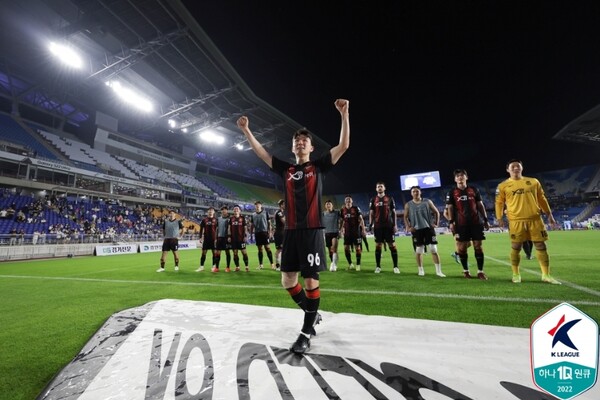 FC서울은 황인범에게 해외 진출 기회가 생긴다면 조건 없이 지원하기로 약속한 것으로 알려졌다. /한국프로축구연맹 제공