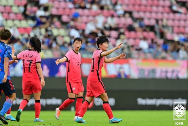 한국 여자축구 대표팀의 에이스 지소연(맨 오른쪽). /KFA 제공