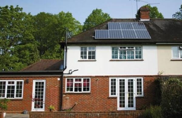 영국의 한 도심 주택에 설치된 주택용 태양광 모듈/연합뉴스