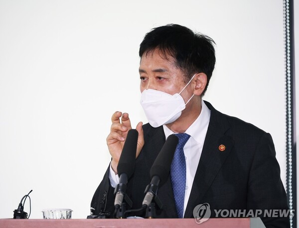 김주현 금융위원장은 지난 18일 청년 투자자 손실 탕감에 대한 도덕적 해이 비판 관련해 추가적으로 설명하는 시간을 가졌다. /연합뉴스