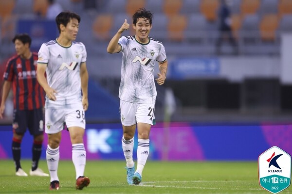 송민규의 결승골에 힘입어 전북 현대가 수원FC에 1-0 승리를 거뒀다. /한국프로축구연맹 제공