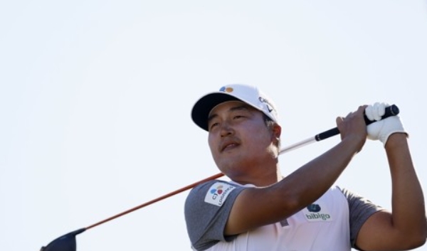 이경훈(31)이 미국프로골프(PGA) 투어 플레이오프 1차전 2라운드에서 공동 9위에 올랐다. /연합뉴스
