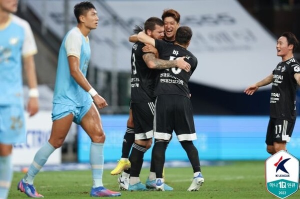 프로축구 K리그1 울산 현대 선수들이 득점에 성공한 뒤 기뻐하고 있다. /한국프로축구연맹 제공