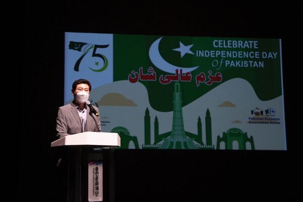 이상일 용인특례시장이 14일 파키스탄 정부 수립을 기념해 열린 행사에 참석해 인사말을 하고 있다./ 용인시 제공