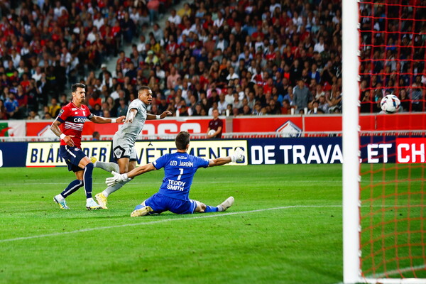 파리 생제르맹의 킬리안 음바페는 22일 릴을 상대로 경기 시작 8초 만에 선제골을 터트렸다. /연합뉴스