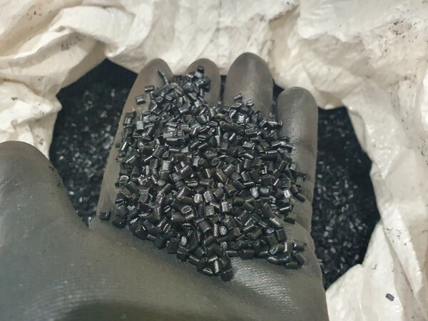 석탄재를 활용한 플라스틱 제품.(사진=한국남동발전)