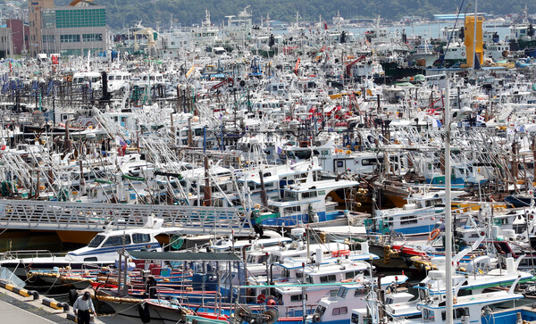 제11호 태풍 힌남노가 북상 중인 가운데 4일 전남 여수 국동항에 어선들이 피항해 있다. /연합뉴스