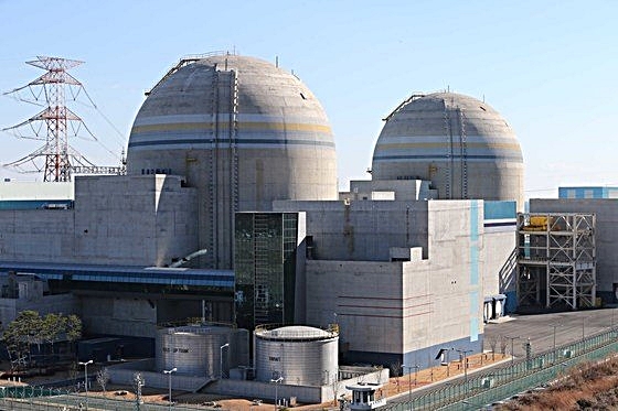 부산시 기장군에 위치한 신고리1호기(왼쪽)와 2호기 원자력발전소의 모습. / 연합뉴스