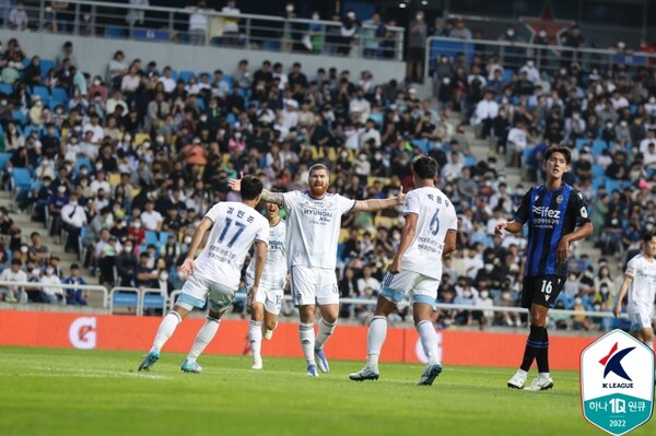 선두 울산 현대는 4위 인천 유나이티드에 3-0 승리를 거뒀다. /한국프로축구연맹 제공