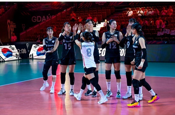 한국 여자배구대표팀이 길고 길었던 국제 대회 연패의 늪에서 탈출했다. /국제배구연맹 홈페이지