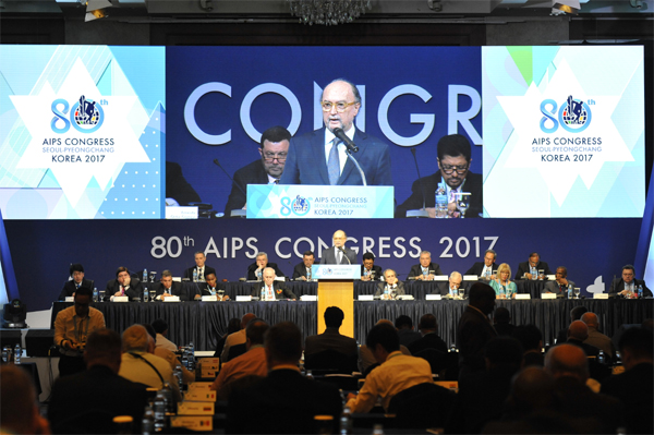 지아니 멜로 AIPS 회장이 2017년 평창에서 펼쳐진 AIPS 총회에서 발언하고 있다. /한국체육기자연맹 제공