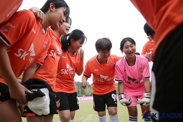여성들도 남성 못지않게 축구와 풋살에 뜨거운 열정을 보이고 있다. /한국프로축구연맹 제공