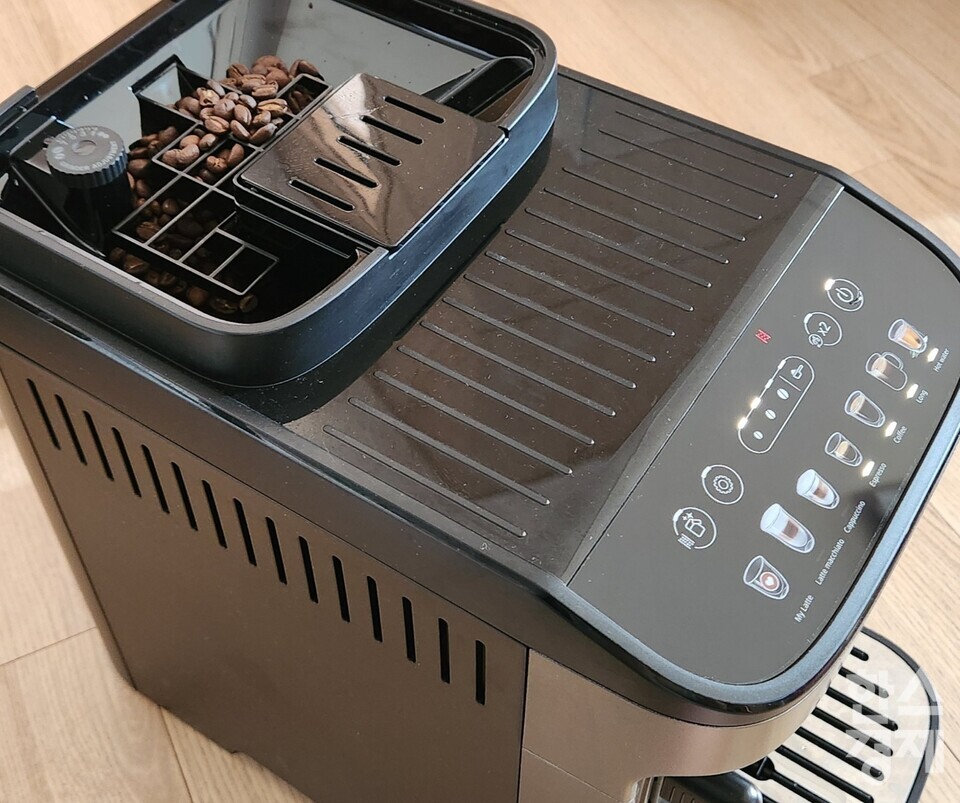 드롱기 커피머신 마그니피카 에보 라떼(모델명: KRECAM290.81TB). /사진=최정화 기자