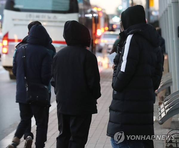 17일 전국 일부 지역에 한파주의보가 발령됐다. / 연합뉴스