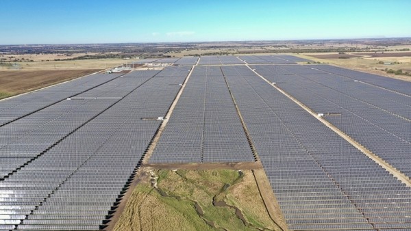 미국 텍사스주 쿡카운티에 있는 태양광 발전소. / 사진=한화큐셀