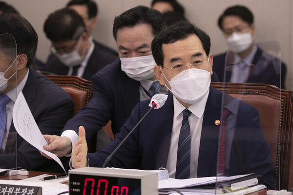 이창양 산업통상자원부 장관이 산업통상자원중소벤처기업위원회 국정감사에서 의원들의 질의에 답을 하고 있다. /국회사진기자단 제공