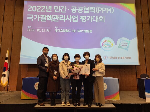 화성시보건소가 ‘2022년 국가결핵관리사업 평가대회’에서 결핵환자 관리사업 최우수기관상을 수상했다./ 화성시 제공