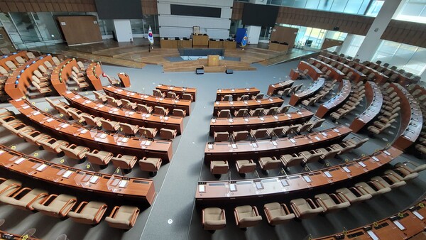  경기도의 제2차 추경예산안이 경기도의회의 문턱을 넘지 못하고 있다./ 김두일 기자