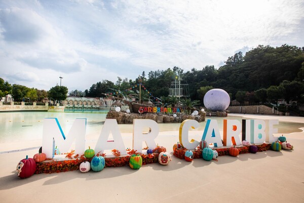 카리브해 가을축제 컨셉의 캐리비안 베이 마르카리베 해변카페./ 에버랜드 제공