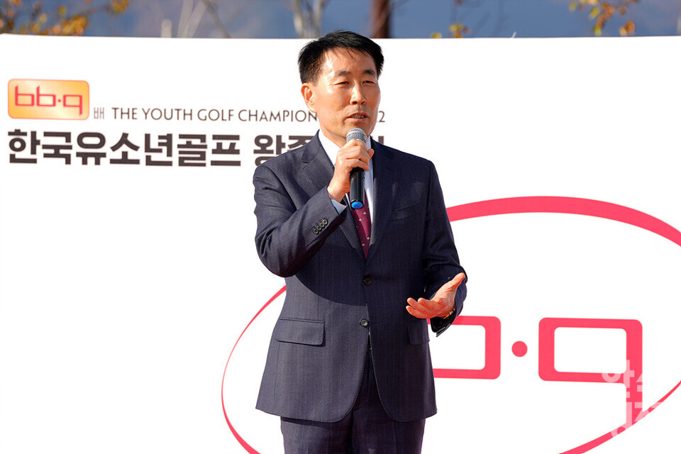 한국스포츠경제 정순표 대표가 28일 오후 경기도 포천 라싸골프클럽에서 열린 BBQ 한국유소년골프 왕중왕전 시상식에서 인사말을 하고 있다. /김근현 기자 khkim@sporbiz.co.kr