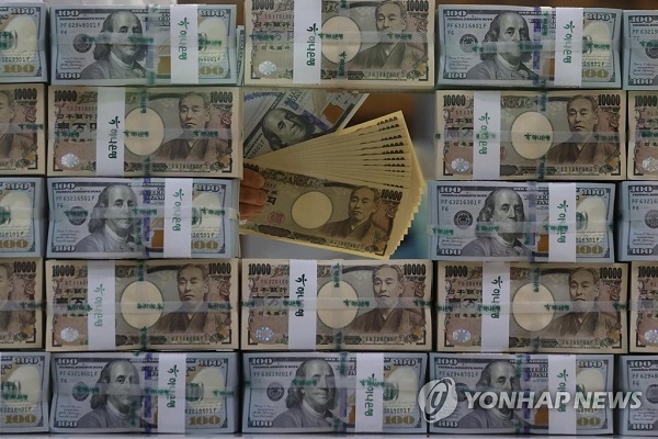  최근 인플레이션 둔화 기대감에 원·달러 환율 변동성이 커지고 있는 가운데 달러 금융상품과 함께 환테크에 대한 관심이 증가하고 있다. /연합뉴스