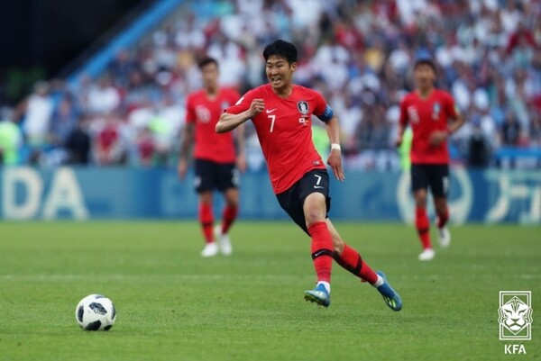 한국 축구 국가대표팀의 손흥민이 2018 카타르 월드컵 조별리그 독일과 3차전에서 전력 질주하고 있다. /KFA 제공