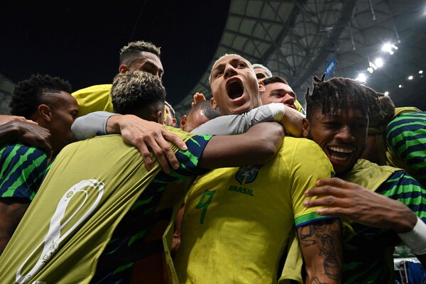 '축구 종가' 브라질이 세르비아를 상대로 압도적인 경기력을 보이며 2-0 승리를 거뒀다. /연합뉴스