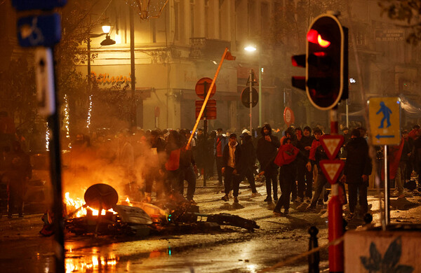 2022 카타르 월드컵에서 모로코가 벨기에를 상대로 승리를 거둔 뒤 벨기에 곳곳에는 폭동이 일어났다. /로이터 연합뉴스