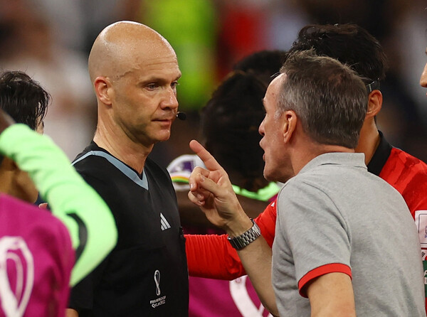 벤투 감독은 퇴장 판정으로 경기 후 기자회견장에서도 모습을 드러낼 수 없었다. /연합뉴스