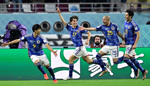 일본이 두 대회 연속 월드컵 16강에 진출했다. /연합뉴스