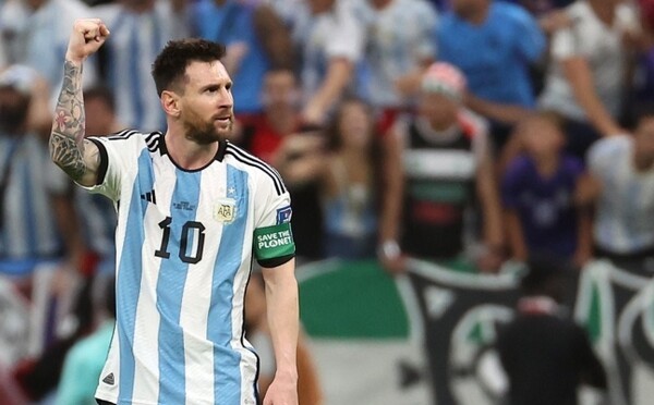 아르헨티나의 리오넬 메시가 호주를 상대로 선제골을 넣은 뒤 기뻐하고 있다. /연합뉴스