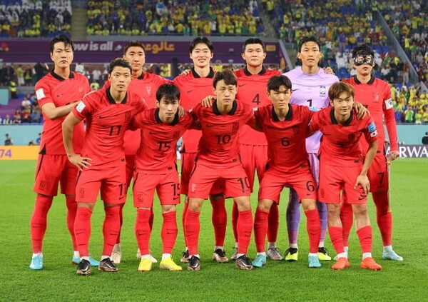 한국은 16위로 2022 카타르 월드컵을 마쳤다. 브라질과 16강전을 앞두고 기념 촬영한 한국 대표팀 선수들. /연합뉴스