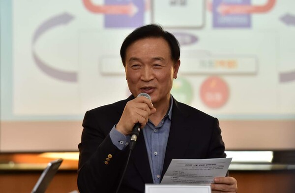 임태희 교육감이 2023년도 경기 교육정책의 방향과 내용을 명확히 하고, 현장에 혼선이 없도록 적극적인 소통을 강조했다. 임태희 교육감 페이스북 사진 캡쳐./ 김두일 기자