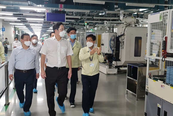 2020년 10월 베트남 현지 공장을 방문한 이재용 삼성전자 당시 부회장. /사진=삼성전자