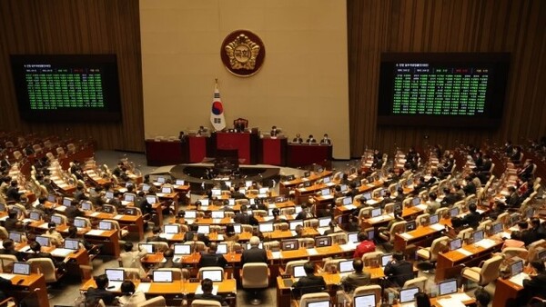 2023년도 예산안이 법정처리기한을 22일 넘겨 국회를 통과했다. /연합뉴스