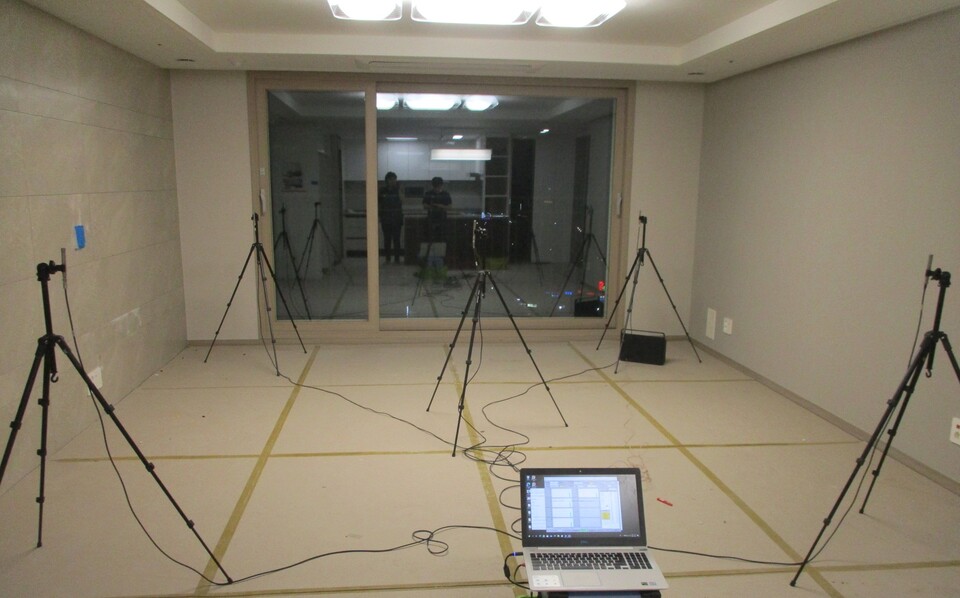 GS건설의 실제 아파트 바닥소음 측정 실험 장면. (사진=GS건설)