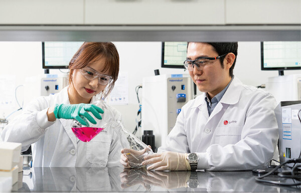 LG화학 연구원. /LG화학 제공