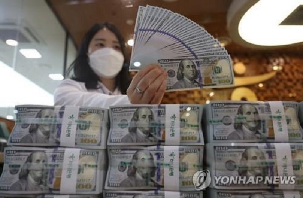 한국은행에 따르면 지난해 외국환은행의 1일 평균 외환거래 규모는 623억 8000만 달러로 전년 대비 40억 8000만 달러(7.0%) 증가했다. /연합뉴스