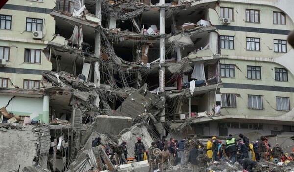 튀르키예에 100여년 만에 최대 규모 지진이 강타했다.  /연합뉴스
