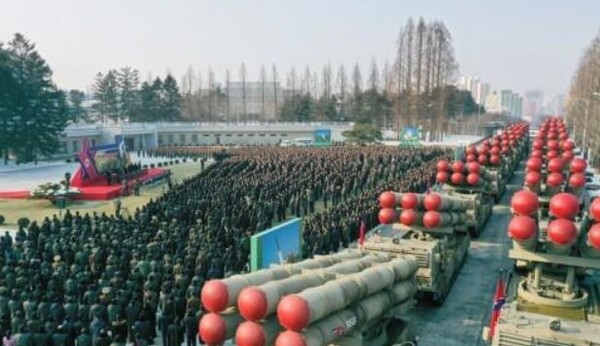 북한이 공개한 600㎜ 초대형 방사포. / 조선중앙통신·연합뉴스