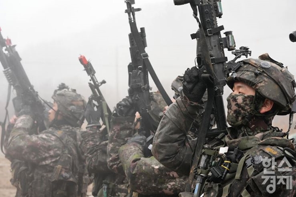 육군 장병들이 훈련에 참여하고 있다. /김근현 기자 khkim@sporbiz.co.kr