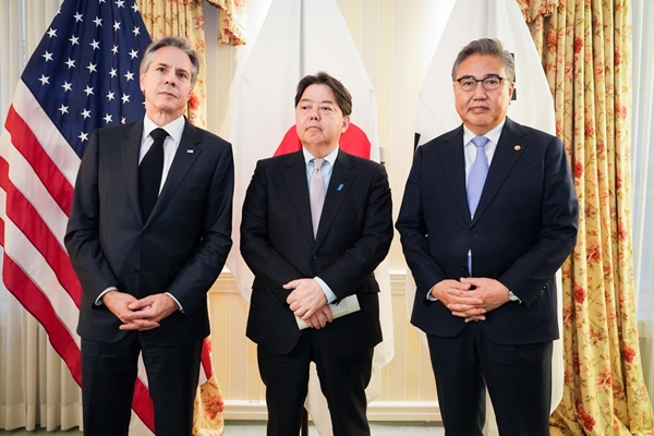 독일 뮌헨안보회의에서 긴급회동한 한국과 미국, 일본 3개국의 외교수장
