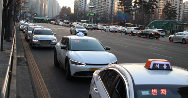 승객을 기다리는 빈 택시들이 줄지어져 있다. /서울택시운송사업조합 제공