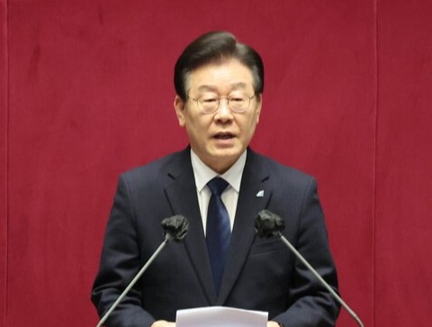 이재명 더불어민주당 대표가 27일 국회 본회의에서 본인의 체포동의안에 관해 신상발언을 하고 있다. /연합뉴스