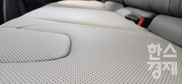 '더 뉴 아반떼' 바이오 친환경 소재 시트 세이지 그린 색상./성은숙 기자