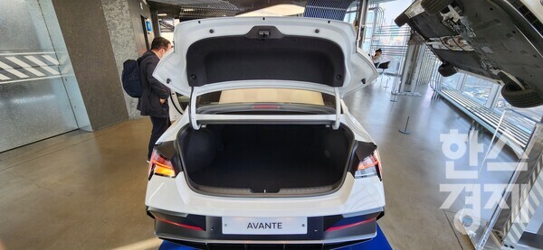 '더 뉴 아반떼' 트렁크./성은숙 기자