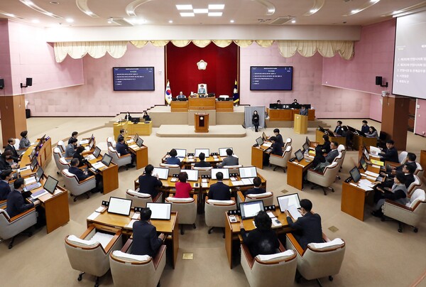 안양시의회(의장 최병일)는 13일부터 5일 간의 일정으로 제282회 임시회 회기에 들어갔다./ 안양시의회 제공