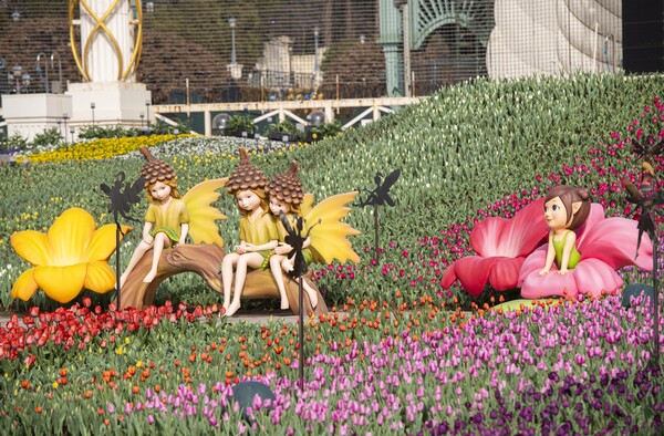 페어리 타운 오픈과 함께 포시즌스가든에는 17일부터 튤립, 수선화, 무스카리 등 100여 종 약 120만 송이의 화사한 봄꽃들이 가득 펼쳐진다./ 에버랜드 제공