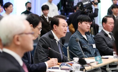 윤석열 대통령이 지난 15일 청와대 영빈관에서 열린 제14차 비상경제민생회의에서 발언하고 있다. /연합뉴스